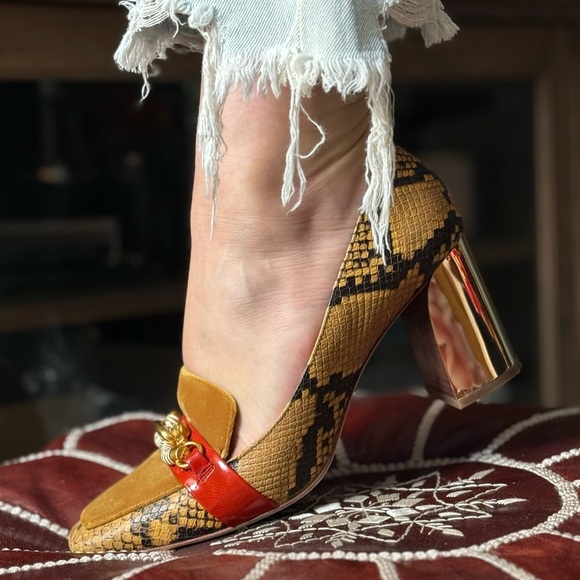 TORY BURCH loafers Stylish Snake Print Heels with Gold Accent - Picture 9 of 14